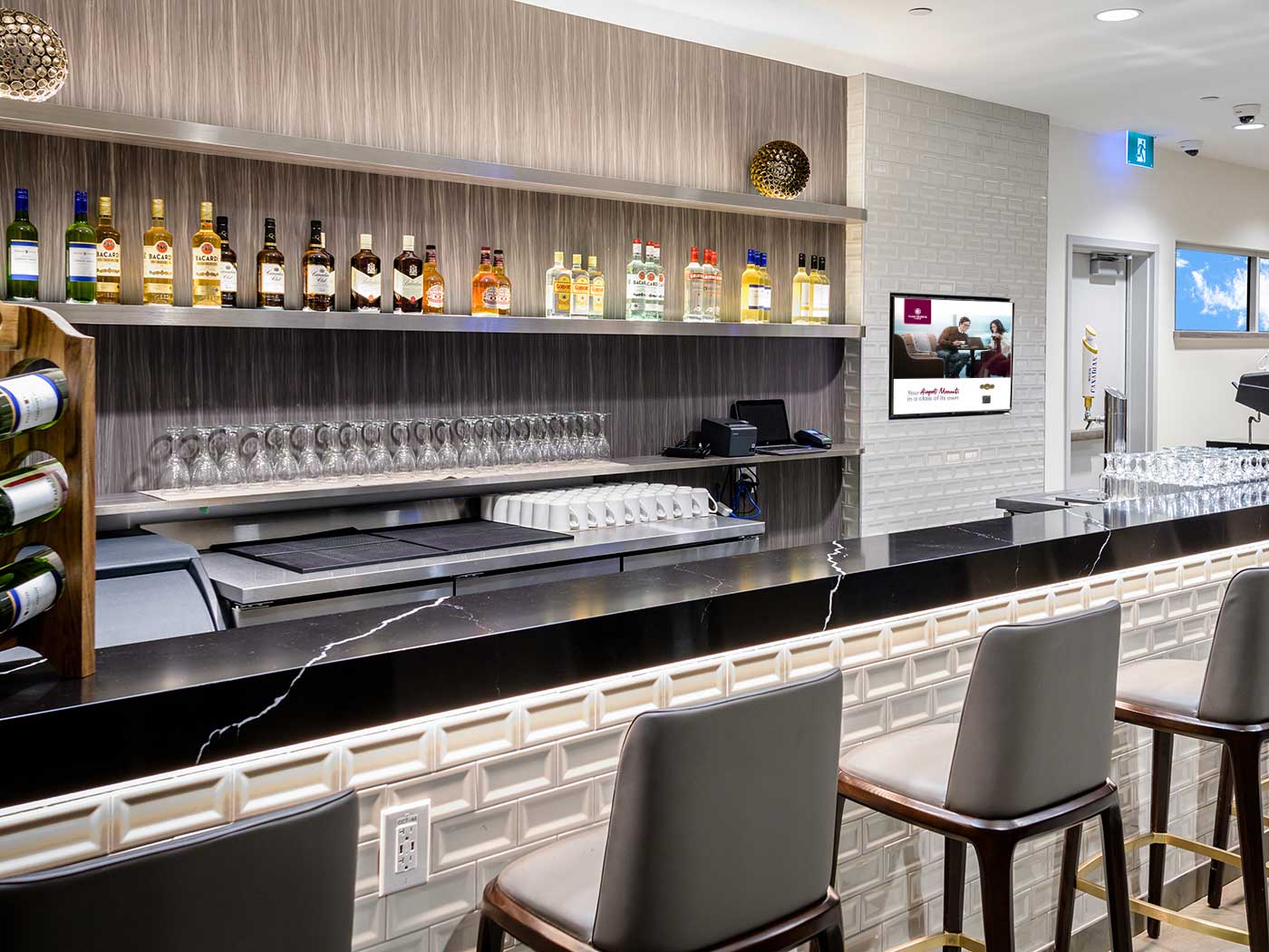 Toronto Pearson International Airport (YYZ) | Find The Lounge You Need ...